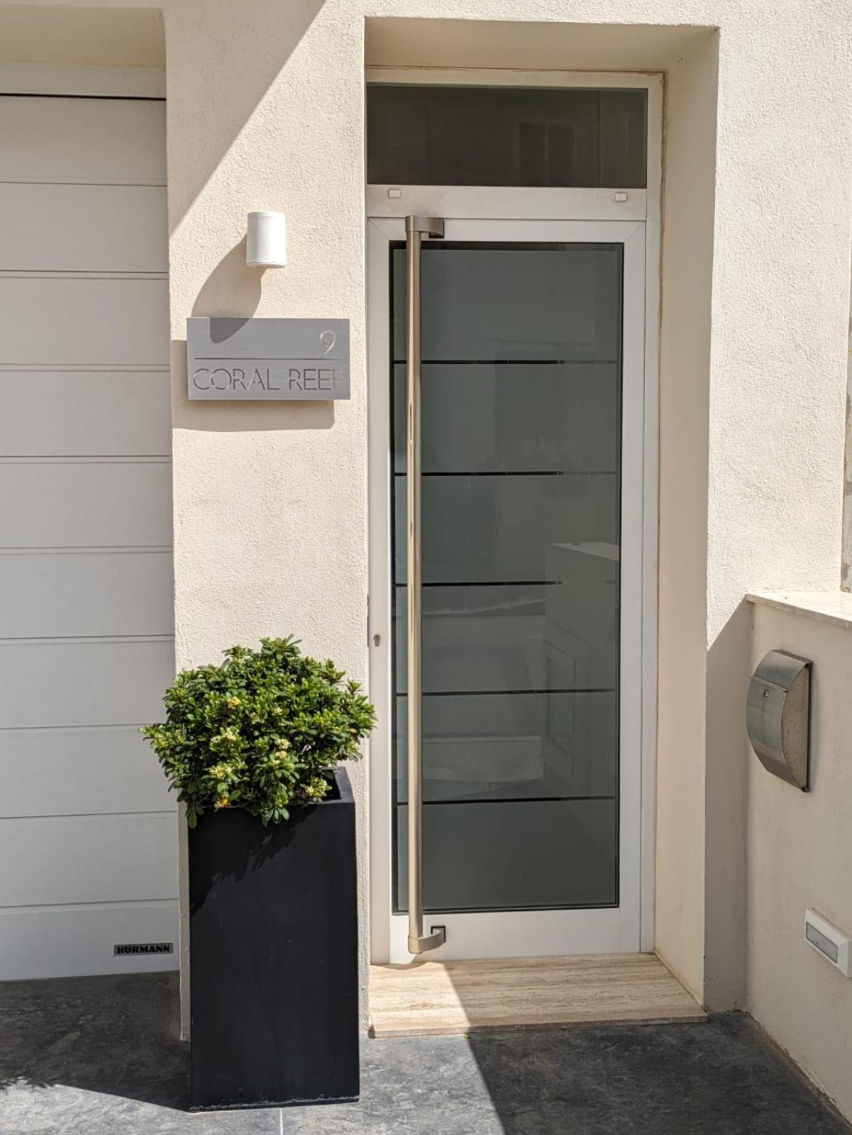 Coral Reef Apartments San Pawl il-Baħar Kültér fotó